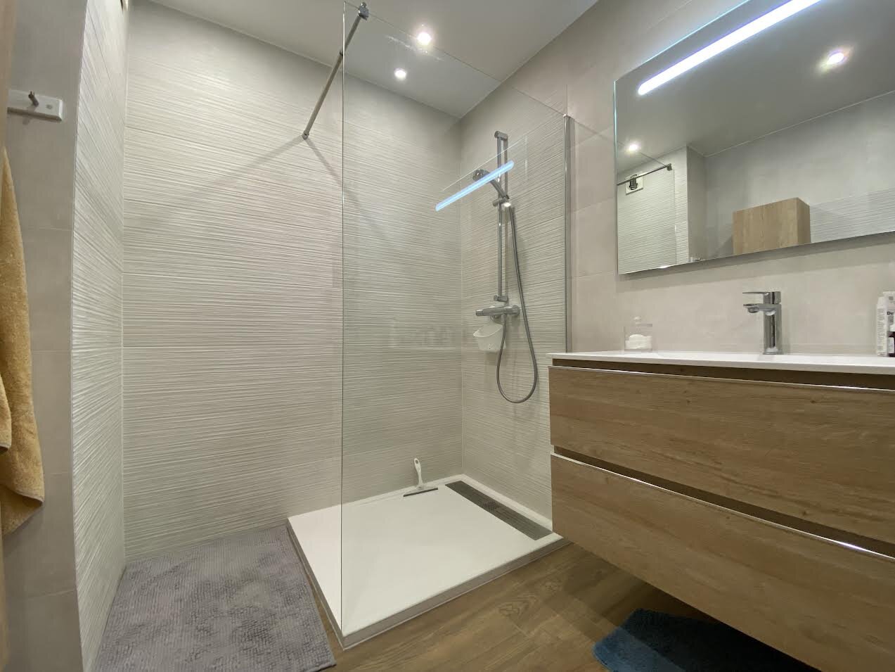 Salle de bain contemporaine