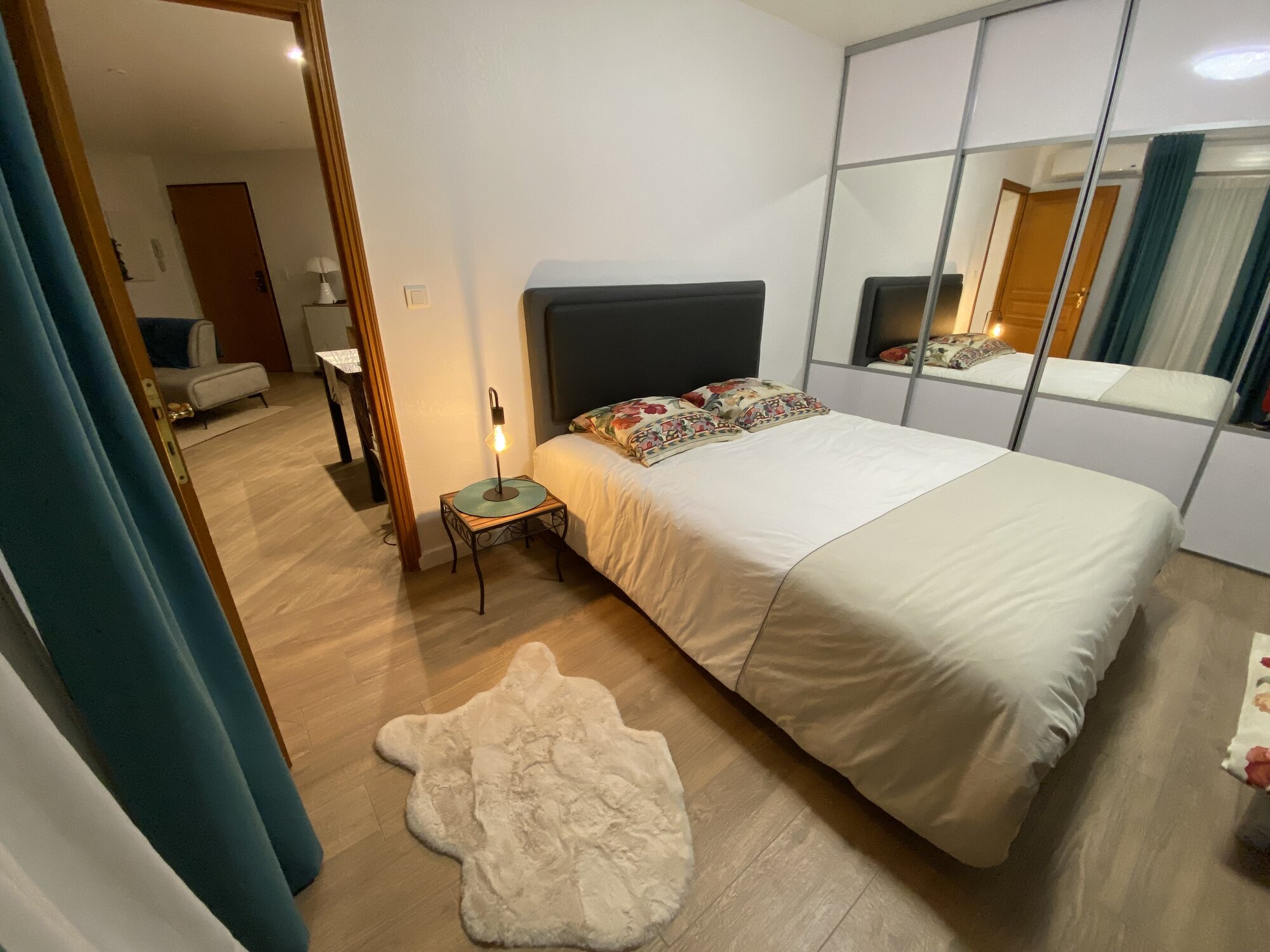 Chambre avec lit double