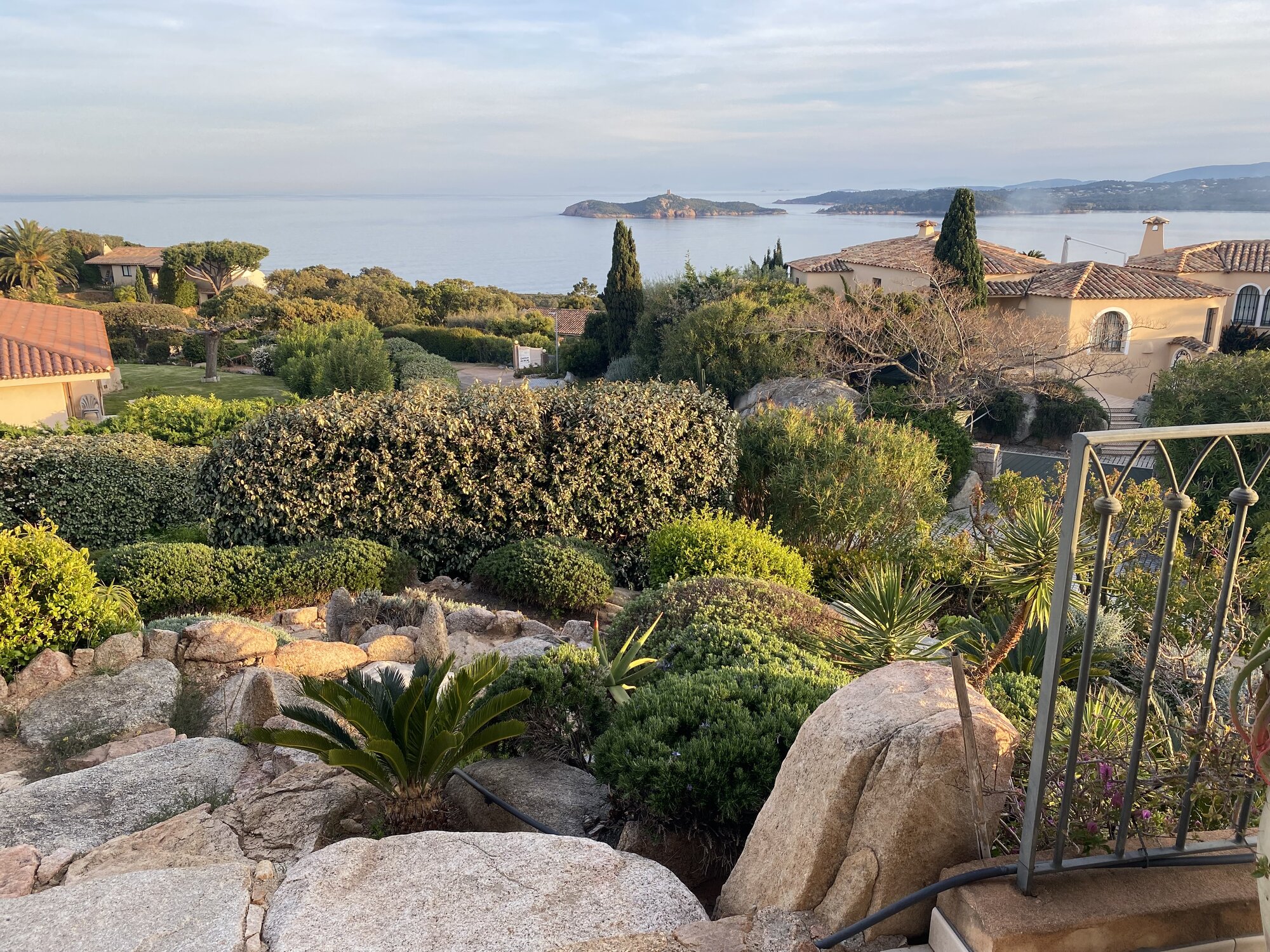 Plage de Vardiola au soleil couchant