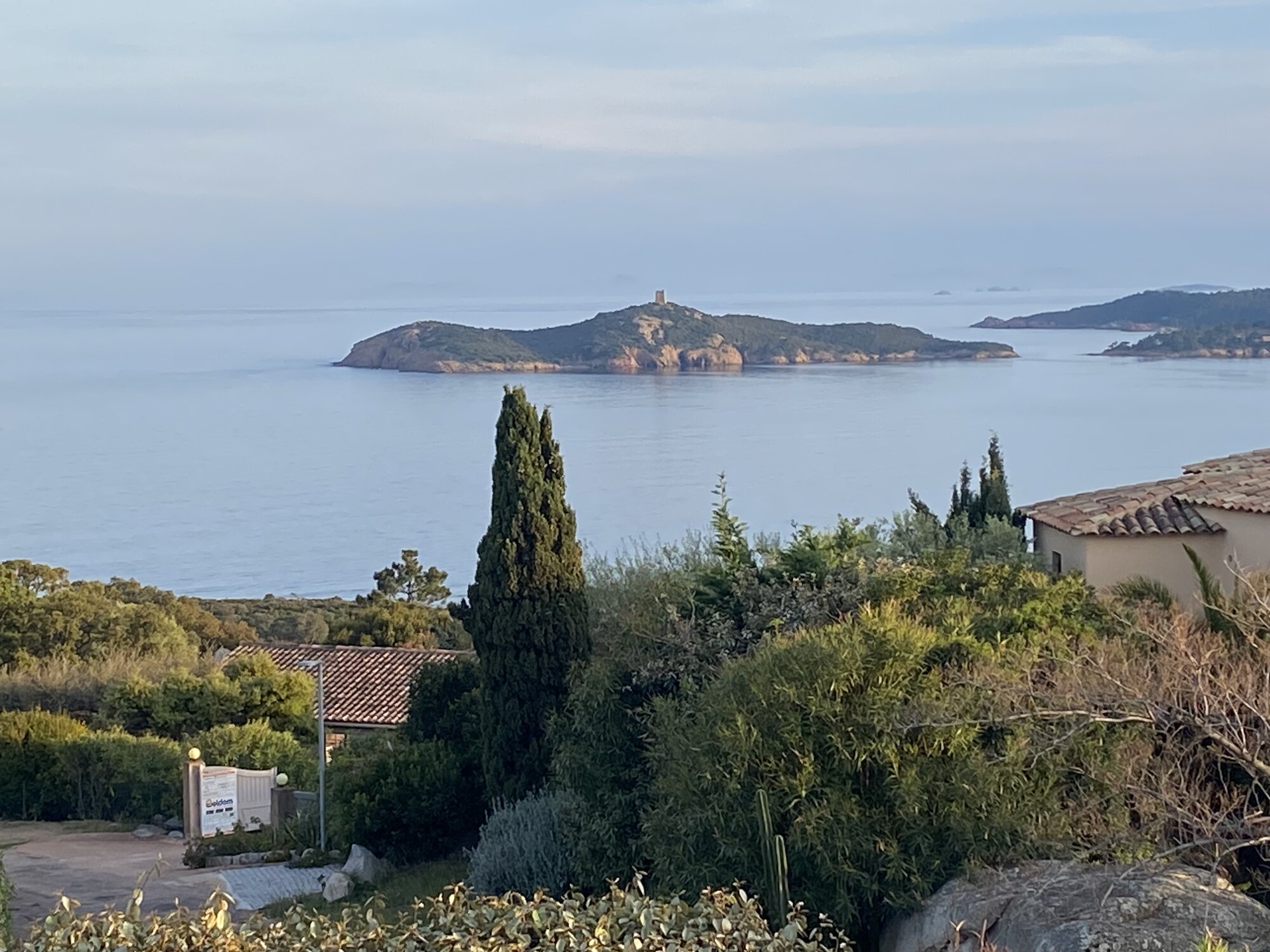 Vue panoramique sur la Tour génoise de Vardiola